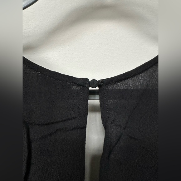 Tobi V-neck Open-back Romper - Picture 3 of 5